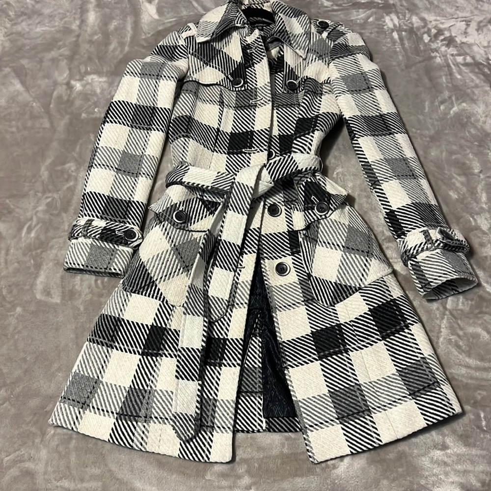 Le chateau black and white trench coat